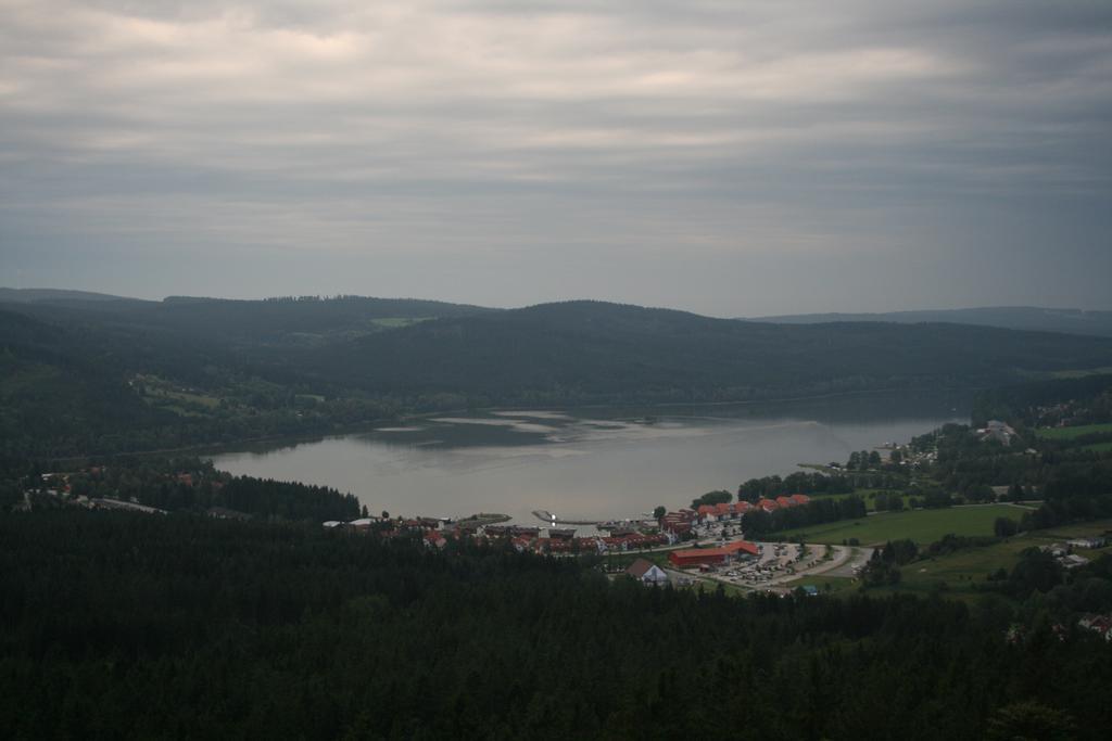 Апартаменти Mysi V Bote Lipno Ліпно-над-Влтавою Екстер'єр фото